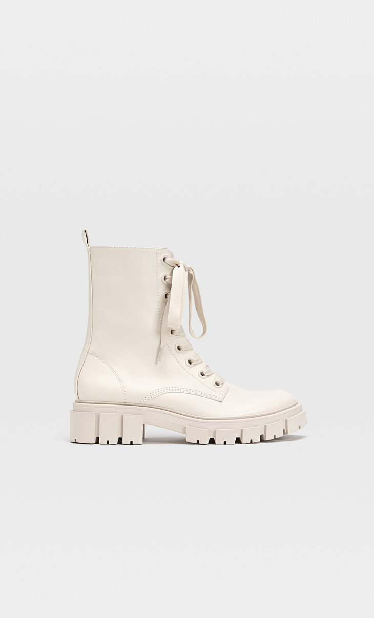 stradivarius white boots