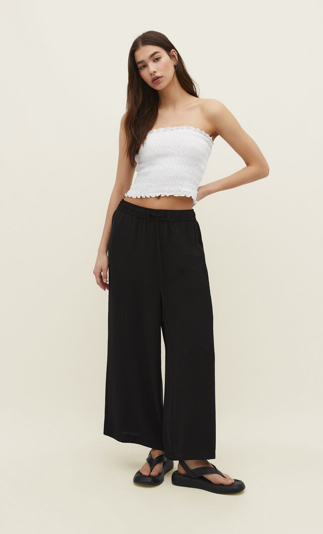 

Stradivarius Spodnie culotte z lejącej tkaniny ze sznurkiem Czarny M