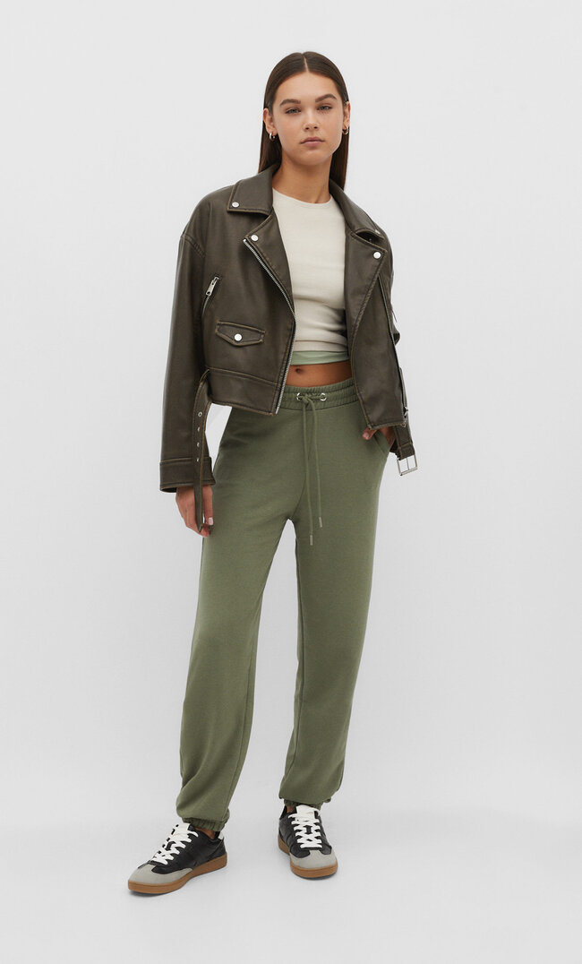 

Stradivarius Jogginghose aus Plüschgewebe Khaki M