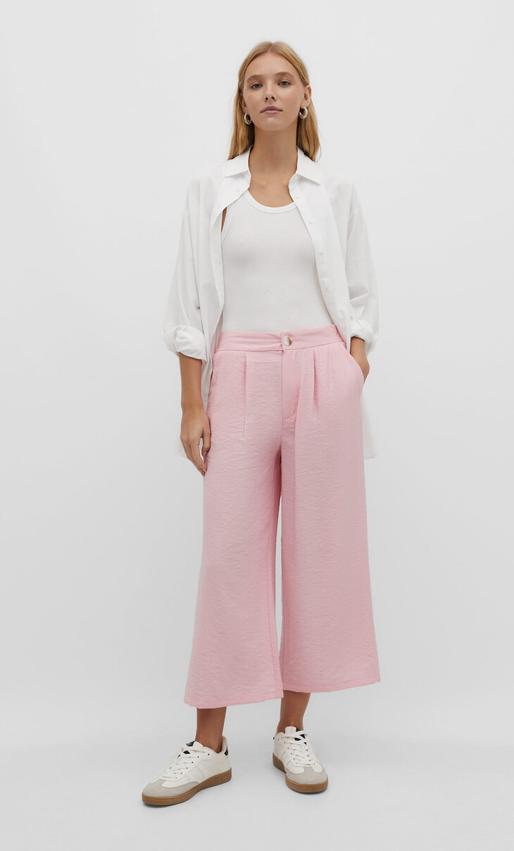 Flowing culottes with darts