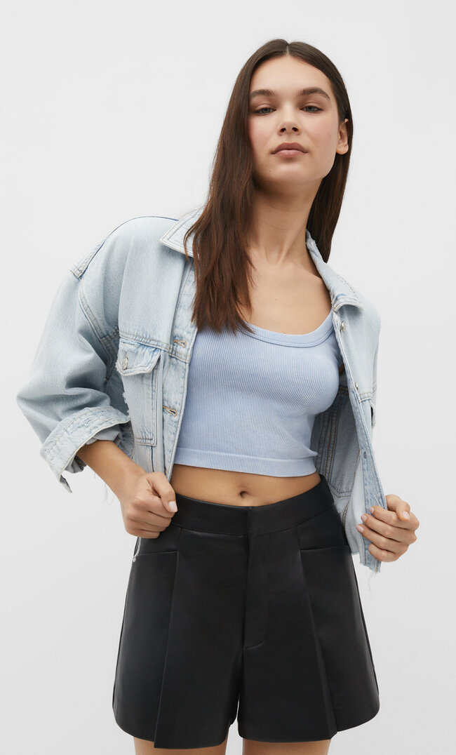 

Stradivarius Shorts aus Kunstleder Schwarz 34