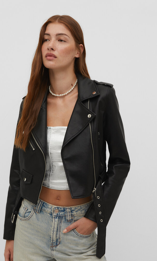 

Stradivarius Bikerjacke mit Gürtel aus Kunstleder Schwarz S