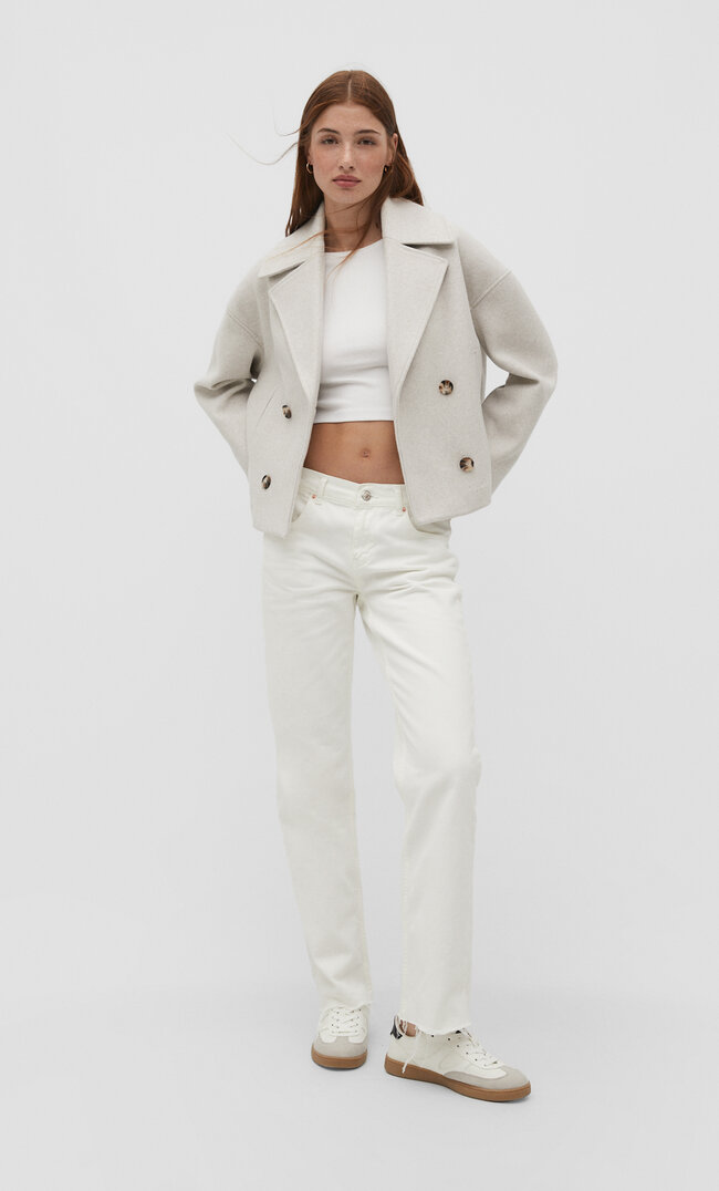 

Stradivarius Kurze weiche Jacke in Wickeloptik Ecru L