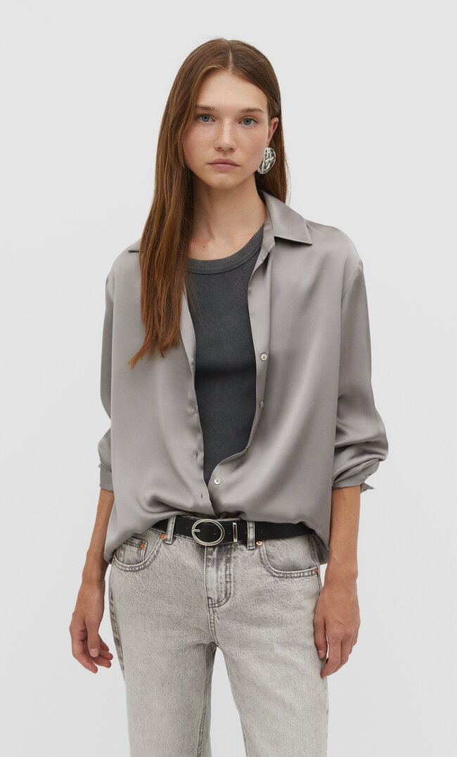 

Stradivarius Satinbluse mit Reverskragen Mittelgrau XXS