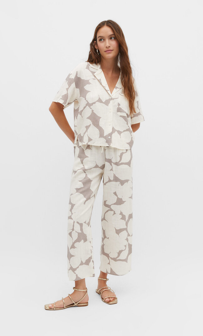 

Stradivarius Kurzarmhemd mit Leinenanteil Ecru XL