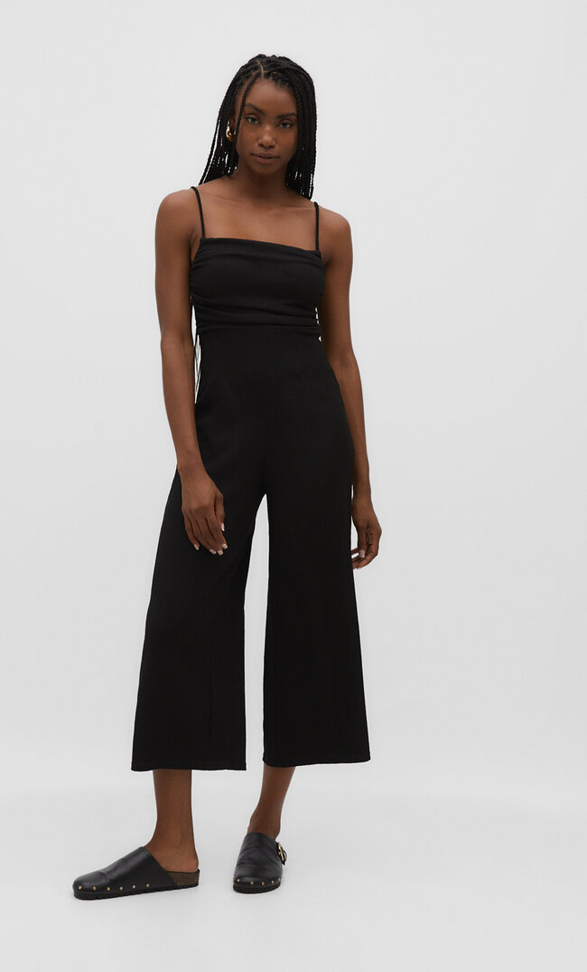 

Stradivarius Cropped-Strick-Jumpsuit mit drapiertem Ausschnitt Schwarz XS