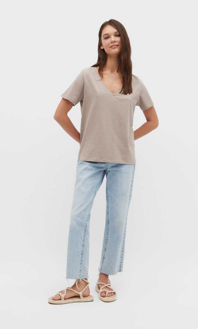 

Stradivarius Basic-Shirt mit V-Ausschnitt Braun XS