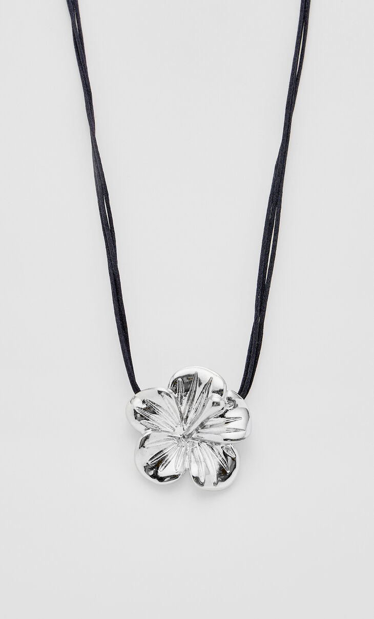 Šnúrkový náhrdelník s kvetom ibišteka