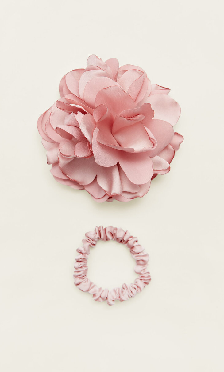 Maxi flower scrunchie