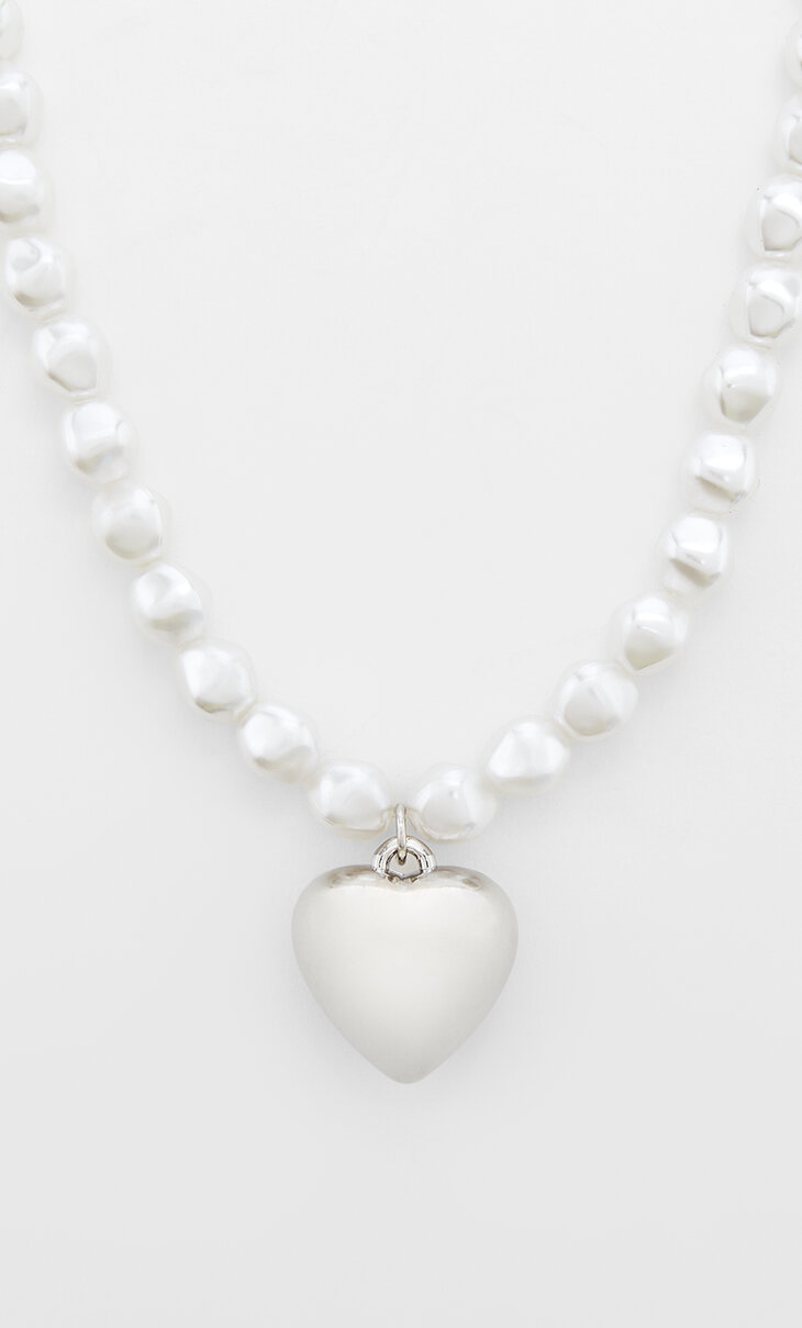 Pearl bead necklace with heart charm
