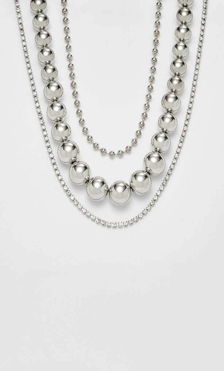 Komplet od 3 ogrlice sa ukrasnim kamenčićima i perlicama