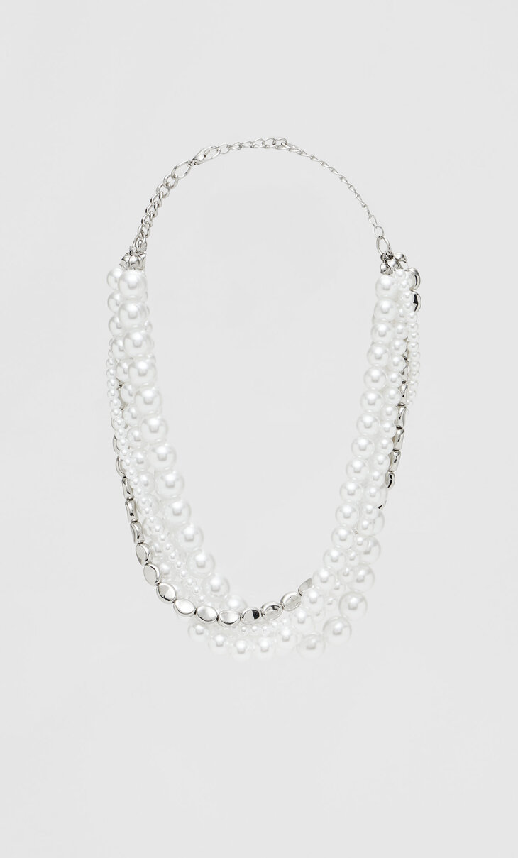 Halsband med flera pärlor