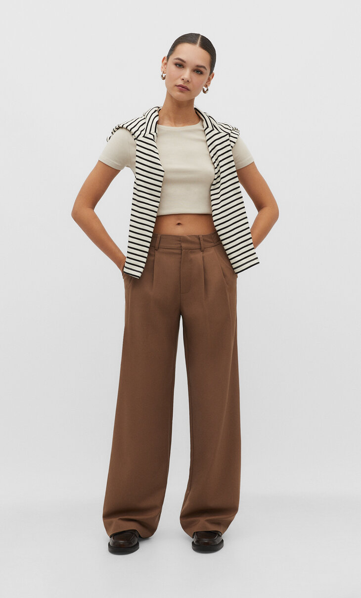 Smart trousers with an adjustable waist