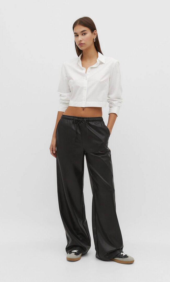 

Stradivarius Wide-Leg-Hose aus Kunstleder Schwarz XL