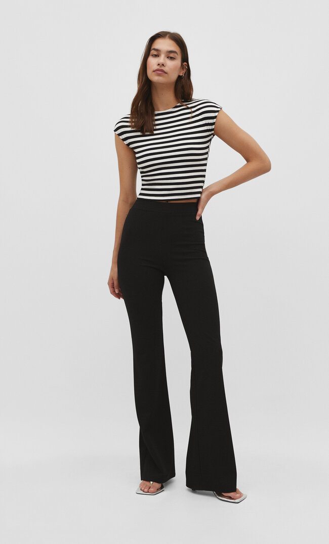 

Stradivarius Jersey-Hose mit Schlag S