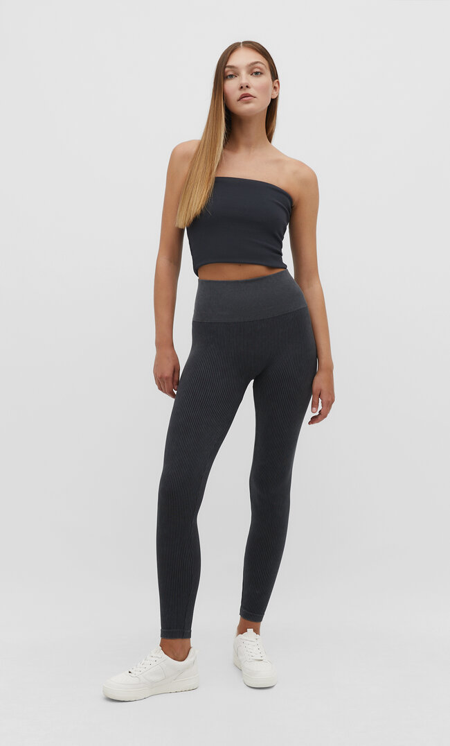

Stradivarius Bezszwowe legginsy Ciemnoszary M