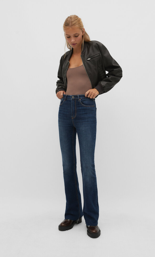 

Stradivarius Jeans-Schlaghose im Slim-Fit Perlgrau 38