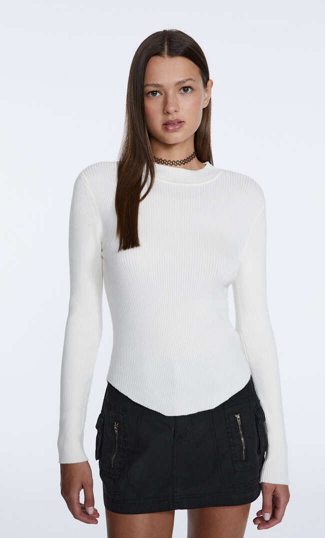 

Stradivarius Pullover mit halbhohem Rollkragen und abgerundetem Saum Ecru S