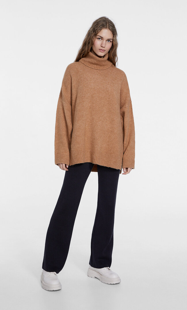 Stradivarius Rollkragenpullover mit Schlitzen Beige Melange M