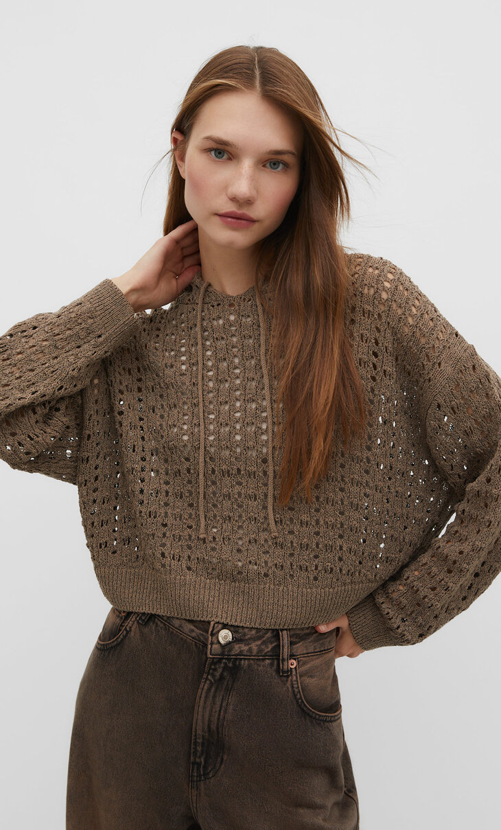 Пуловер с ажурна плетка и качулка