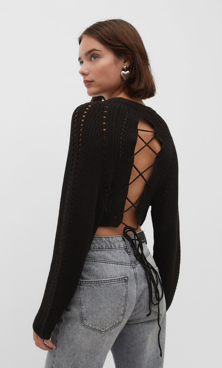 Pletený sveter s mriežkovým chrbtom