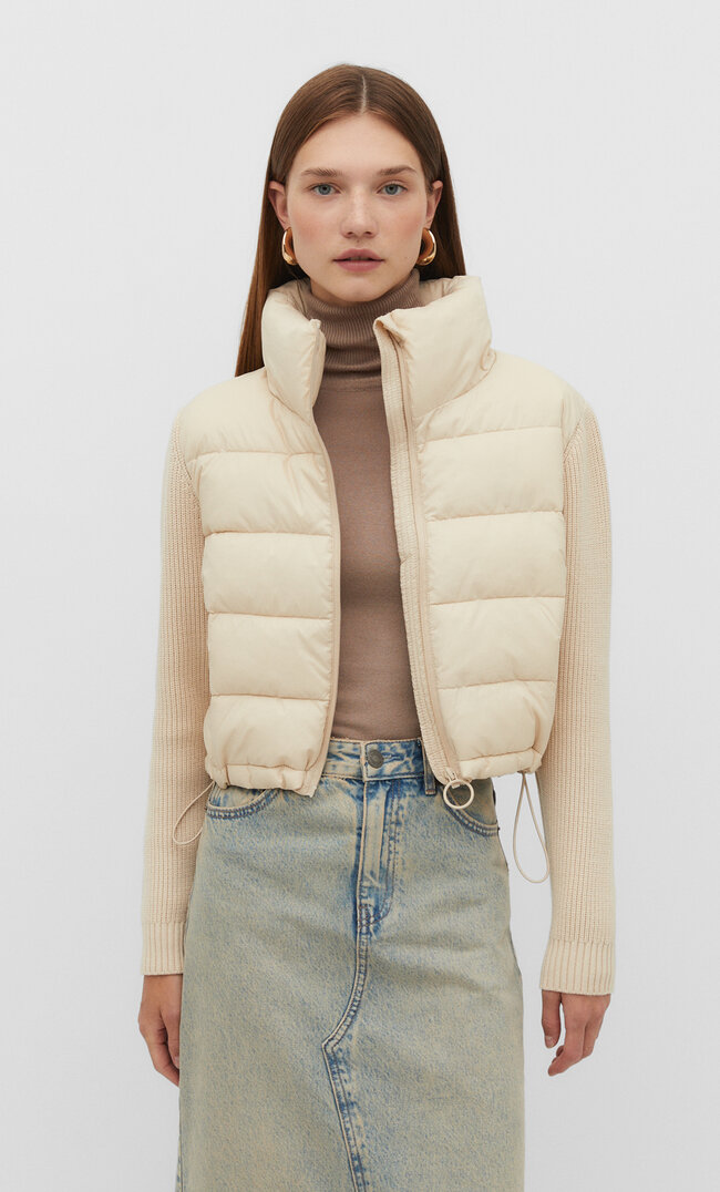 

Stradivarius Steppjacke mit Ärmeln aus Trikotstoff Ecru XS