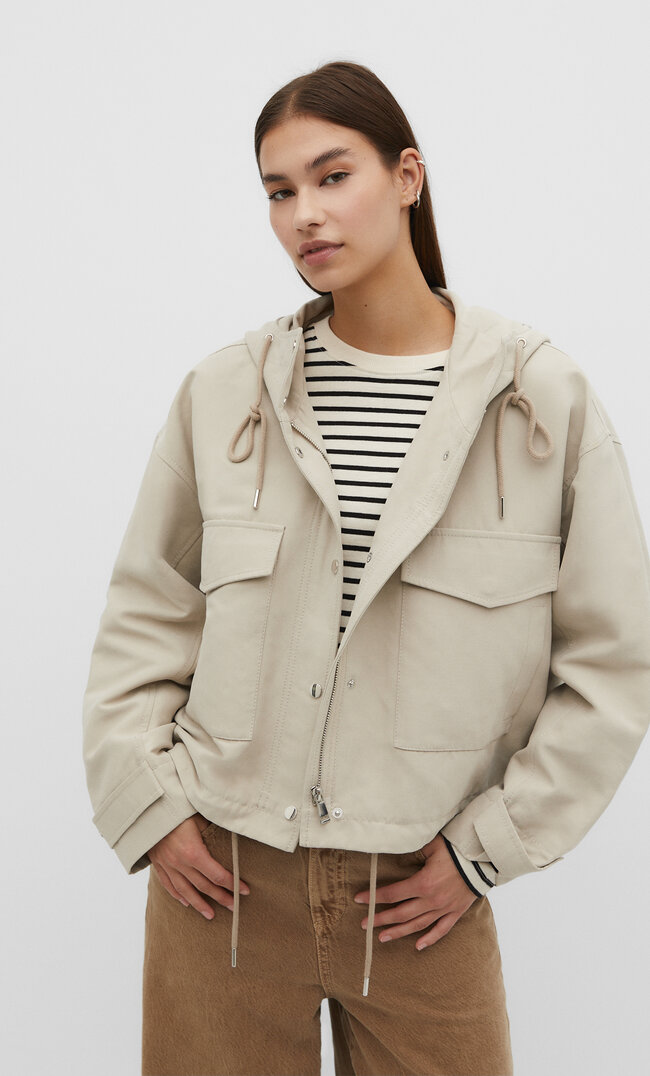 

Stradivarius Kurzer Parka mit Kapuze Ecru XS