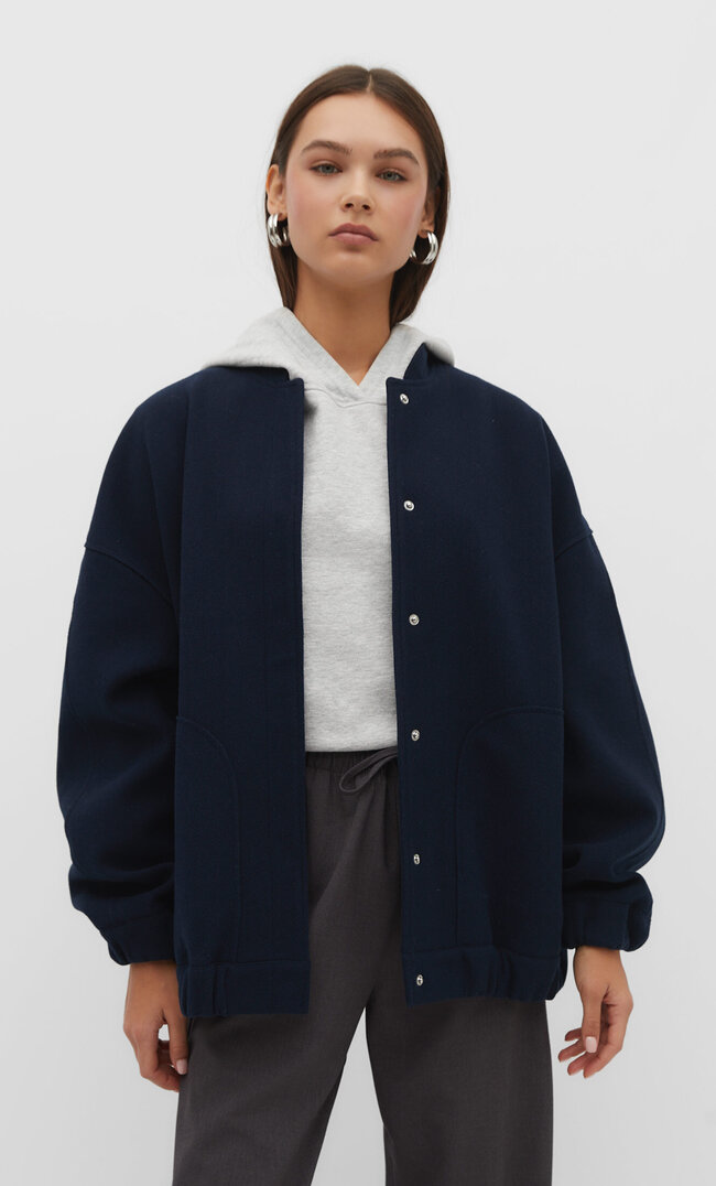 

Stradivarius Weiche Oversize-Bomberjacke Marineblau L