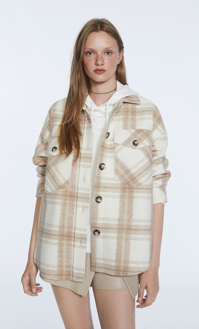 

Stradivarius Karierte Hemdjacke mit aufgerautem Strickmuster Steingrau M