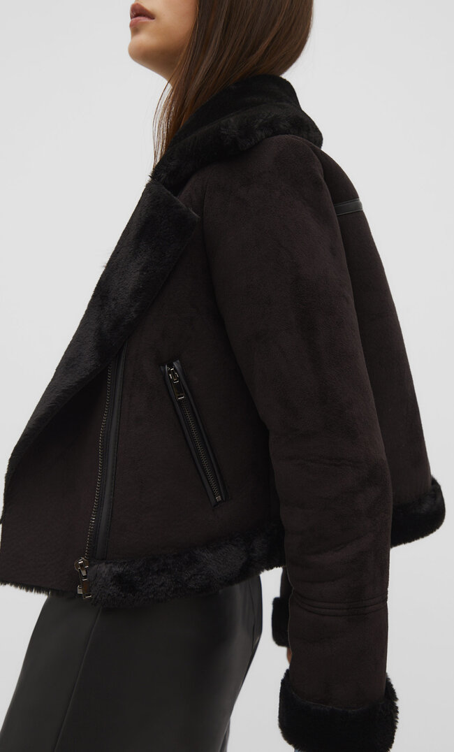 

Stradivarius Kurze Doubleface-Bikerjacke Schwarz M