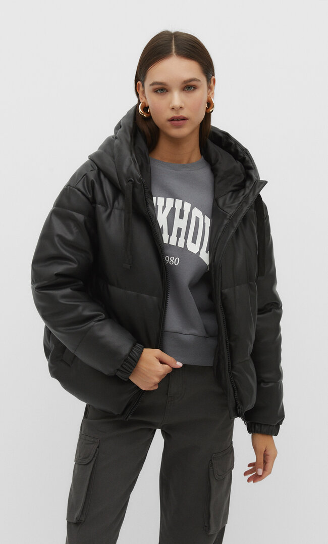 

Stradivarius Puffer Schal aus Kunstleder mit Kapuze Schwarz XS