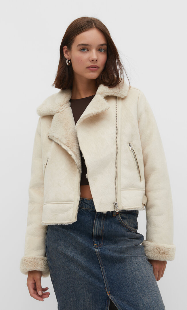 

Stradivarius Kurze Doubleface-Bikerjacke aus Wildlederimitat Ecru XS