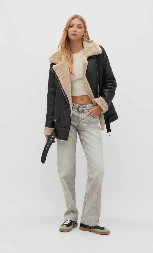 

Stradivarius Doubleface-Bikerjacke mit farblich abgesetztem Kunstfell Schwarz M