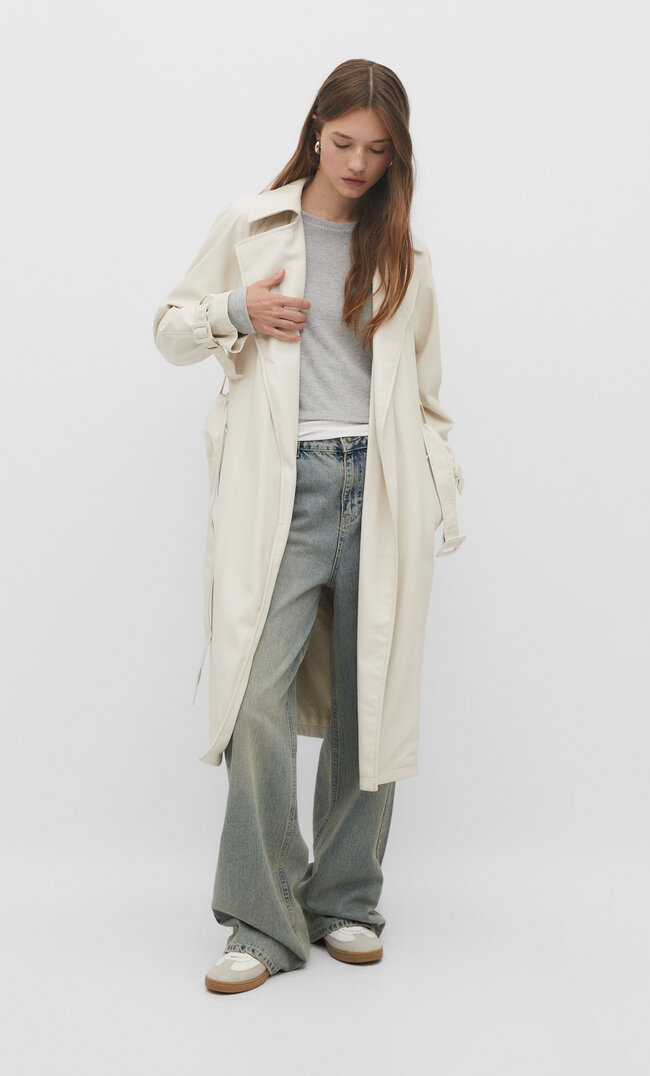 

Stradivarius Langer Trenchcoat aus Kunstleder Ecru XS