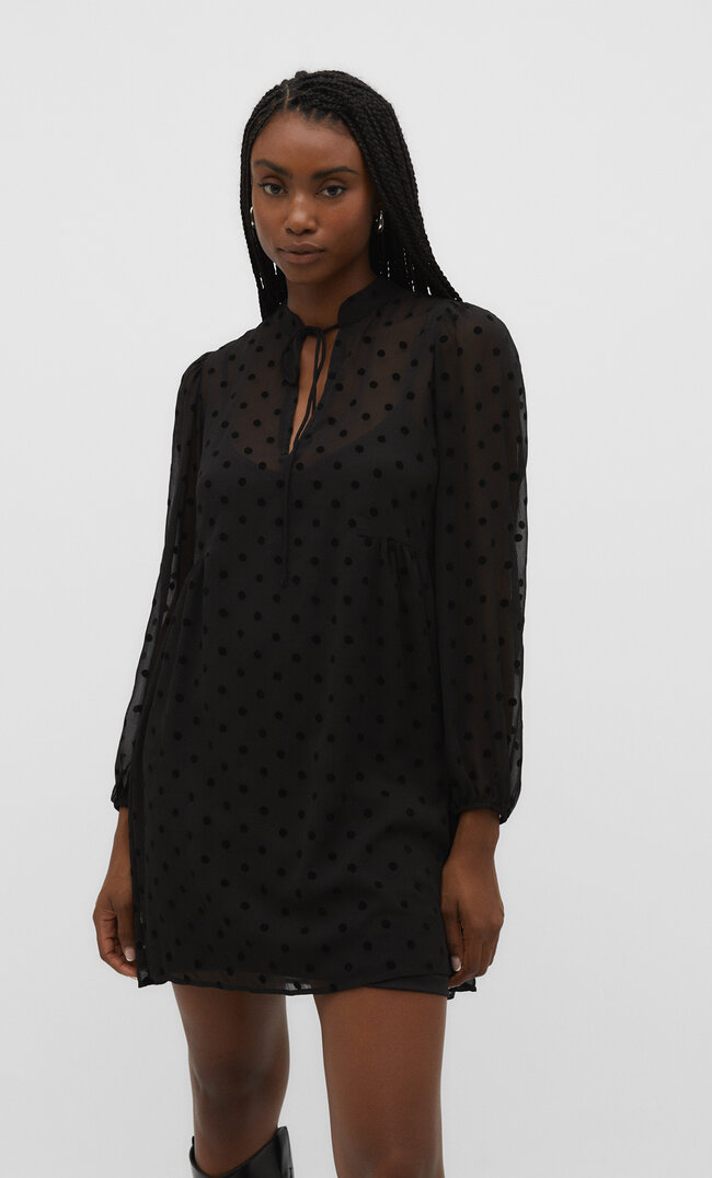 

Stradivarius Kurzes Boho-Kleid mit Flockdruck Schwarz XS