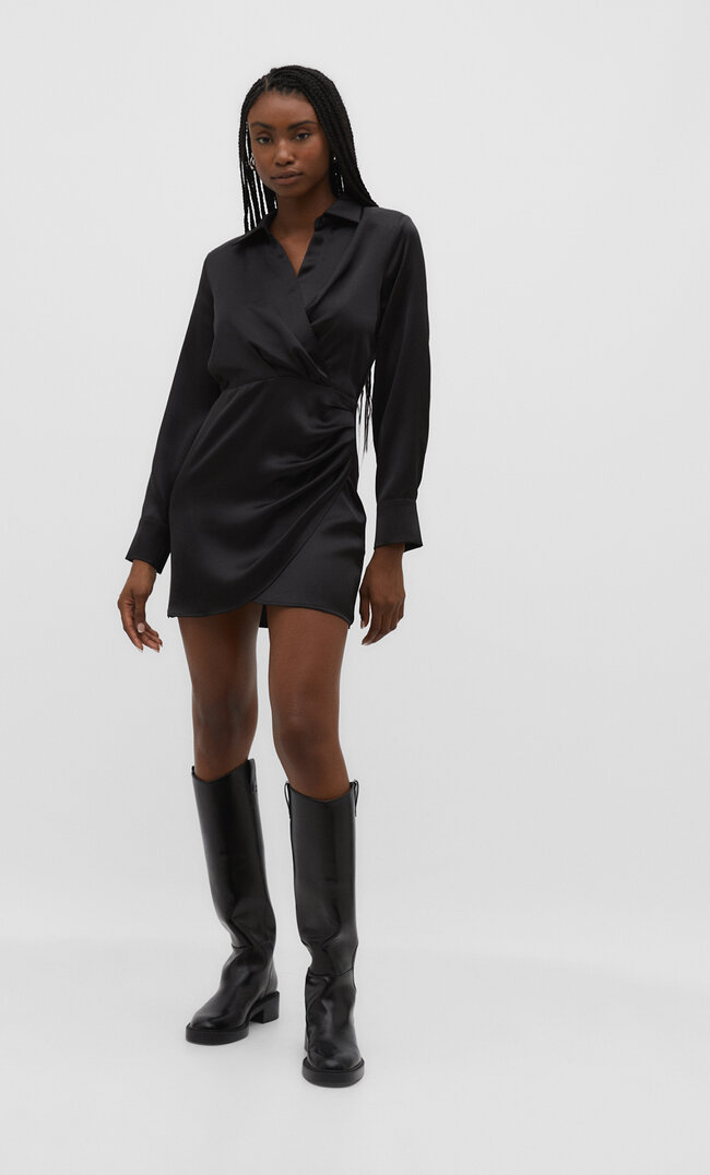 

Stradivarius Kurzes Kleid aus Satin mit drapiertem Rock Schwarz XL