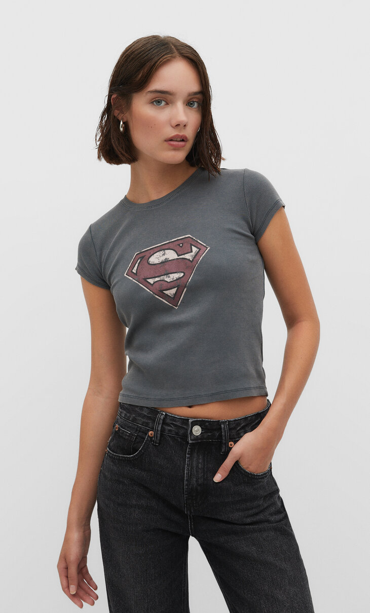 T-shirt med superheltinde