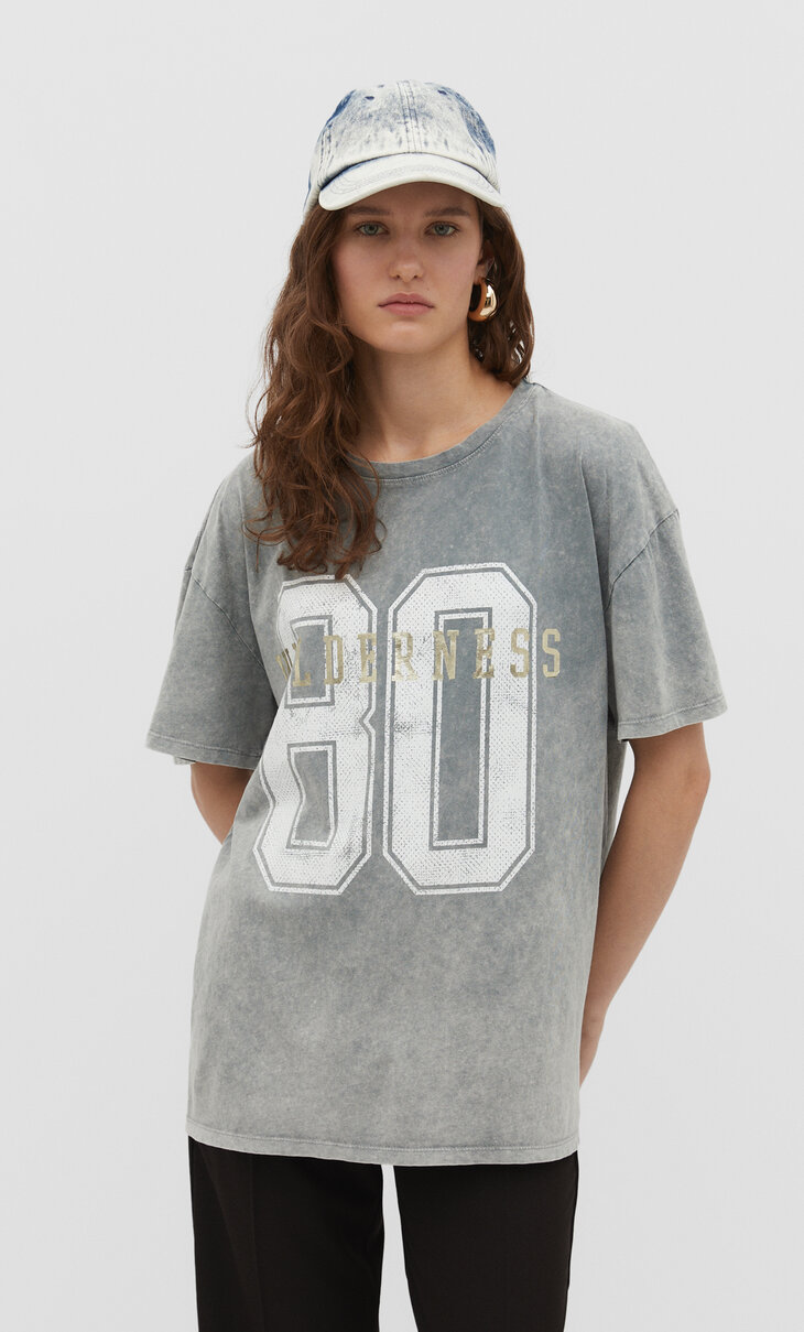 Faded-effect oversize T-shirt with a number print