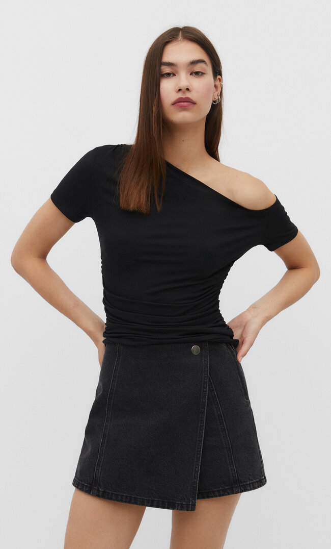 

Stradivarius Asymetryczny top z wiskozy Czarny XL