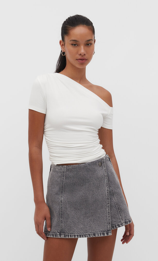 

Stradivarius Asymmetrisches Shirt aus Viskose Ecru XL