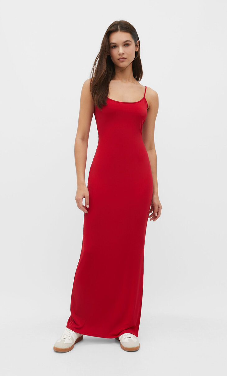 Robe longue moulante à bretelles fines - Mode femme | Stradivarius France