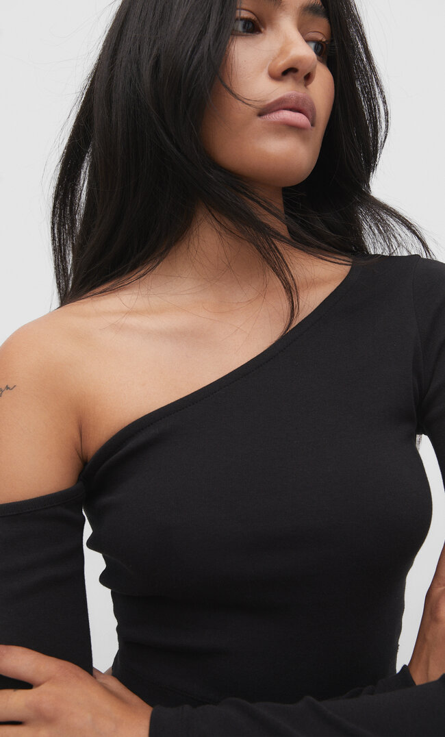 

Stradivarius Asymmetrisches Shirt mit langen Ärmeln Schwarz L
