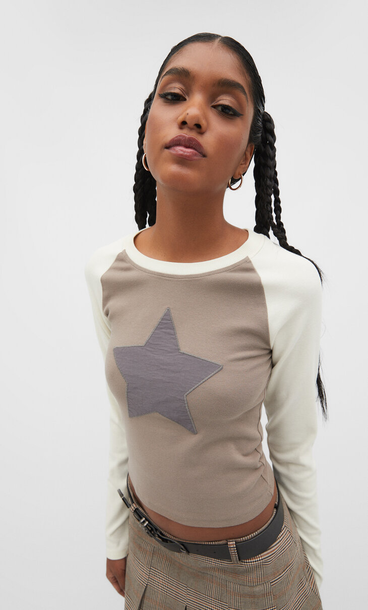 Tofarvet T-shirt med stjerne