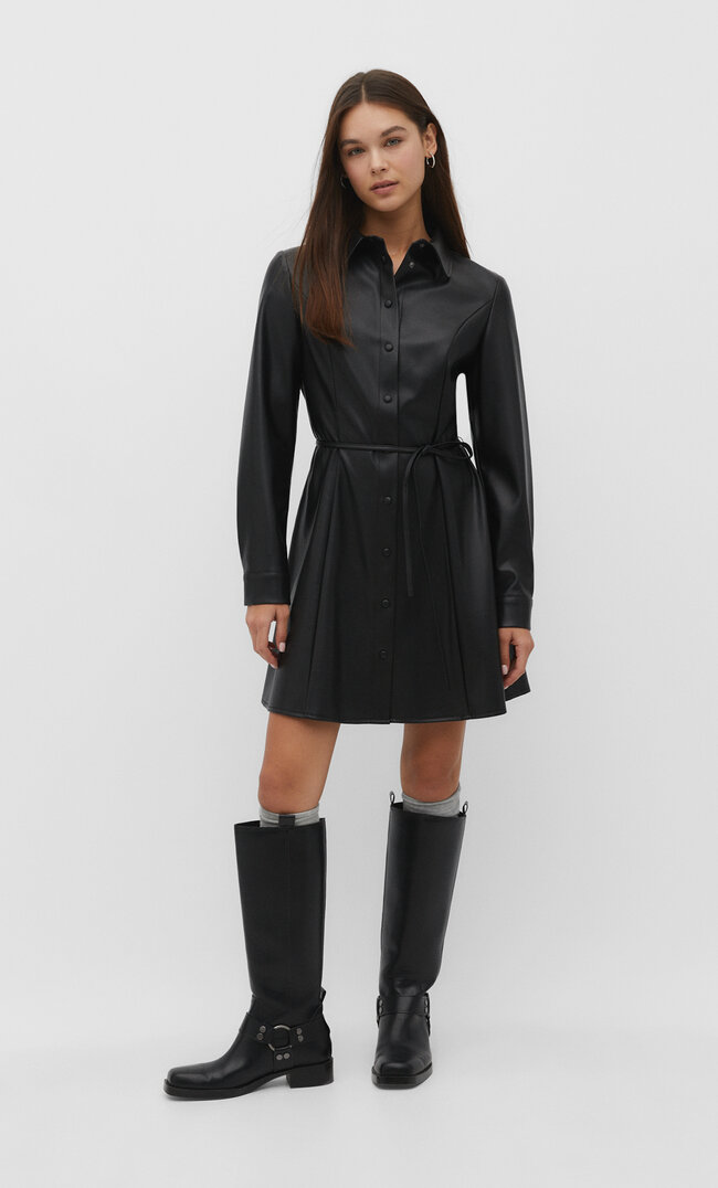 

Stradivarius Kurzes Hemdkleid aus Kunstleder Schwarz XL