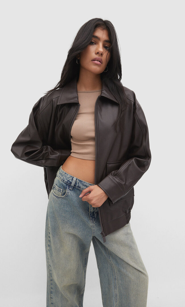 

Stradivarius Jacke aus Kunstleder mit Taschen Braun S