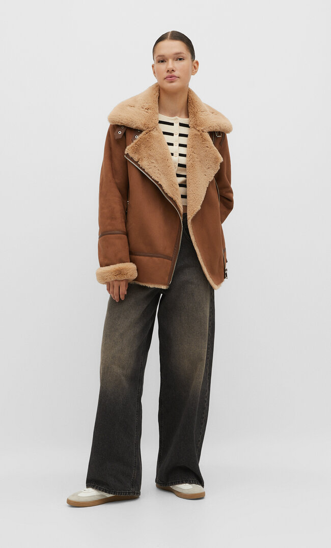 

Stradivarius Doubleface-Bikerjacke mit weichem Kunstfell Karamell M