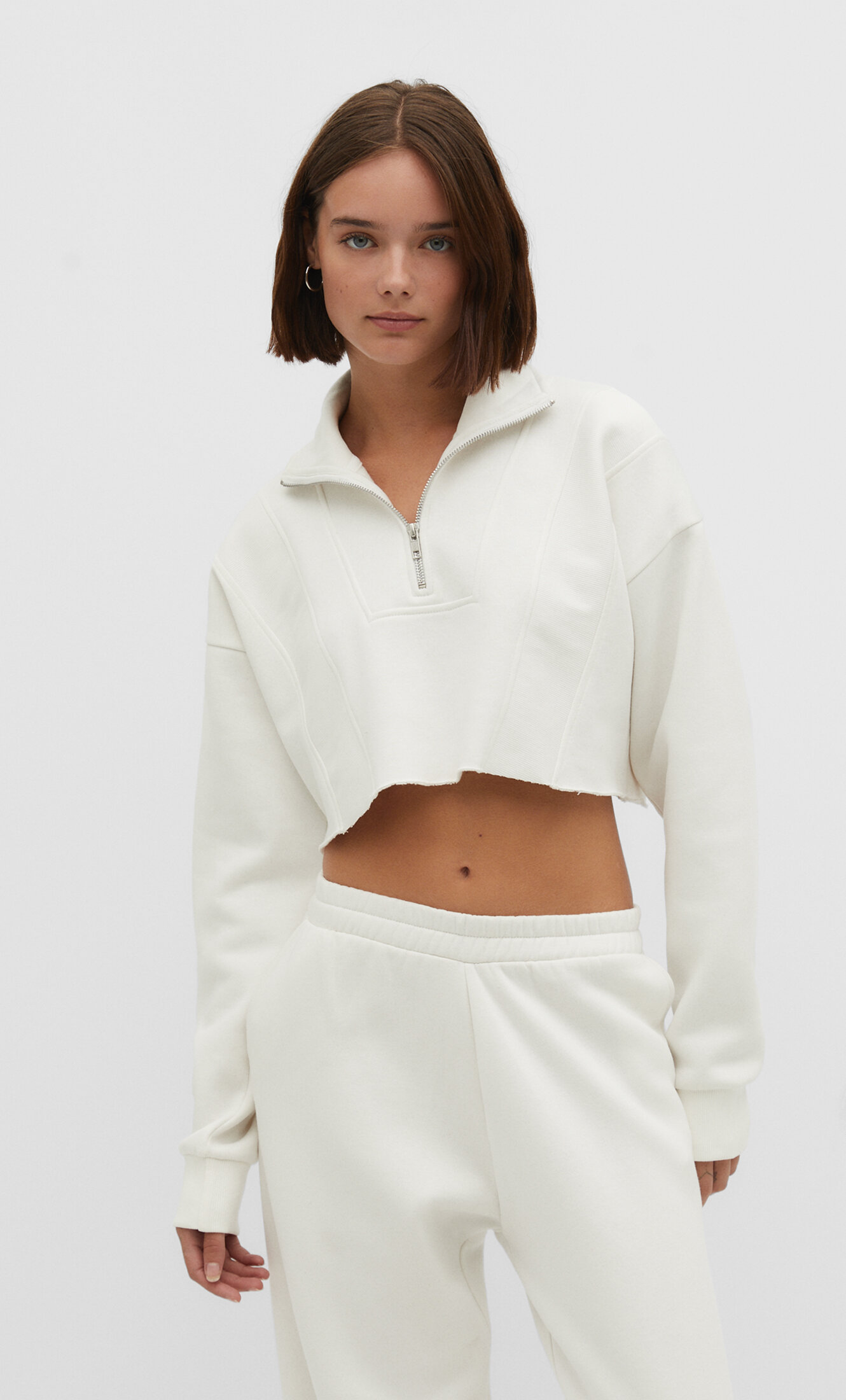 Cropped sweatshirt with zip - Women's fashion | Stradivarius Germany