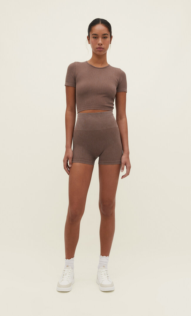 

Stradivarius Nahtlose Hot Pants im Washed-Look Khaki XL
