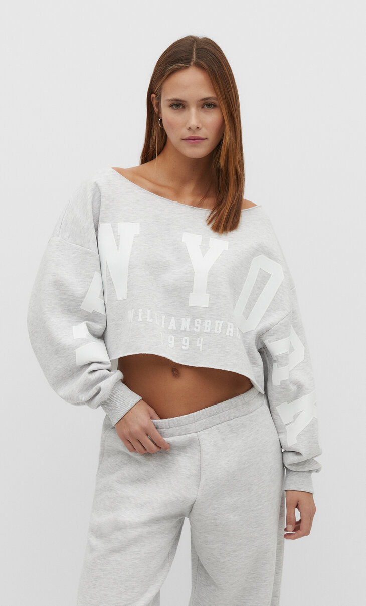 Geniş yaka crop sweatshirt