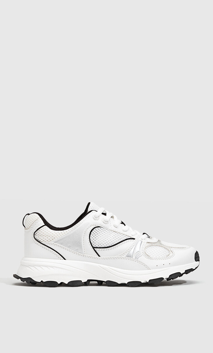 Trainers with details